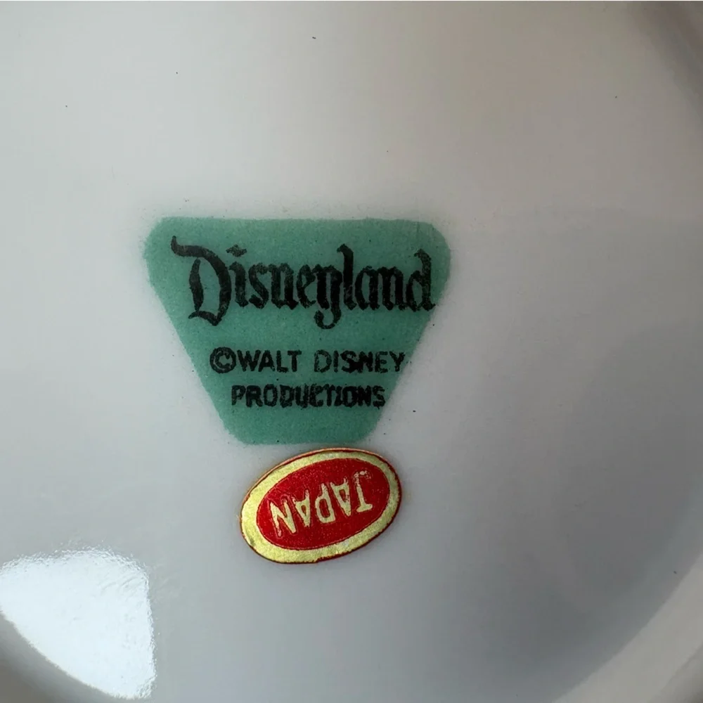 Disney Disneyland VTG souvenir plate featuring  Sleeping Beauty’s Castle